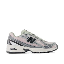 New Balance 740 